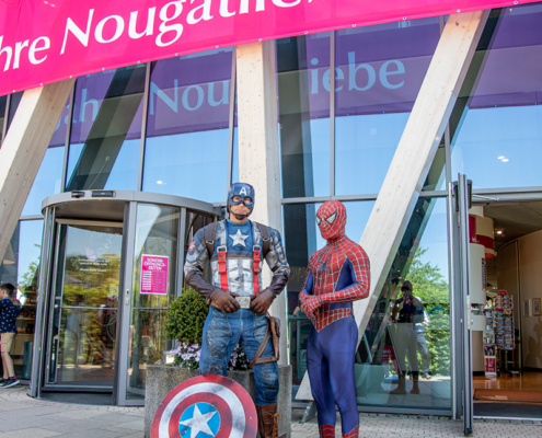 Spiderman und Captain America vor der Nougat-Welt